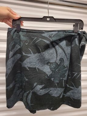 Tiki Classics 100% Silk Hawaiian Skort Black Tropical Print Size 8 Mini Resort